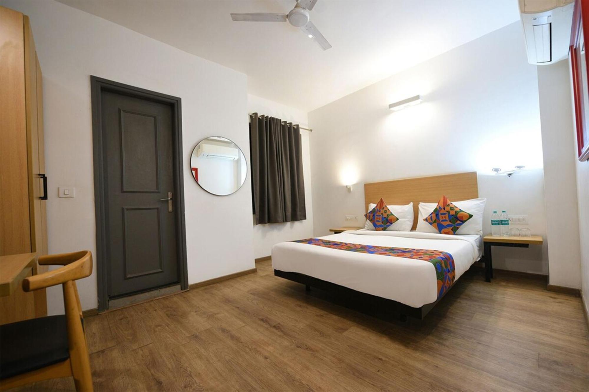 Hotel Crown Inn ฟารีดาบัด ภายนอก รูปภาพ