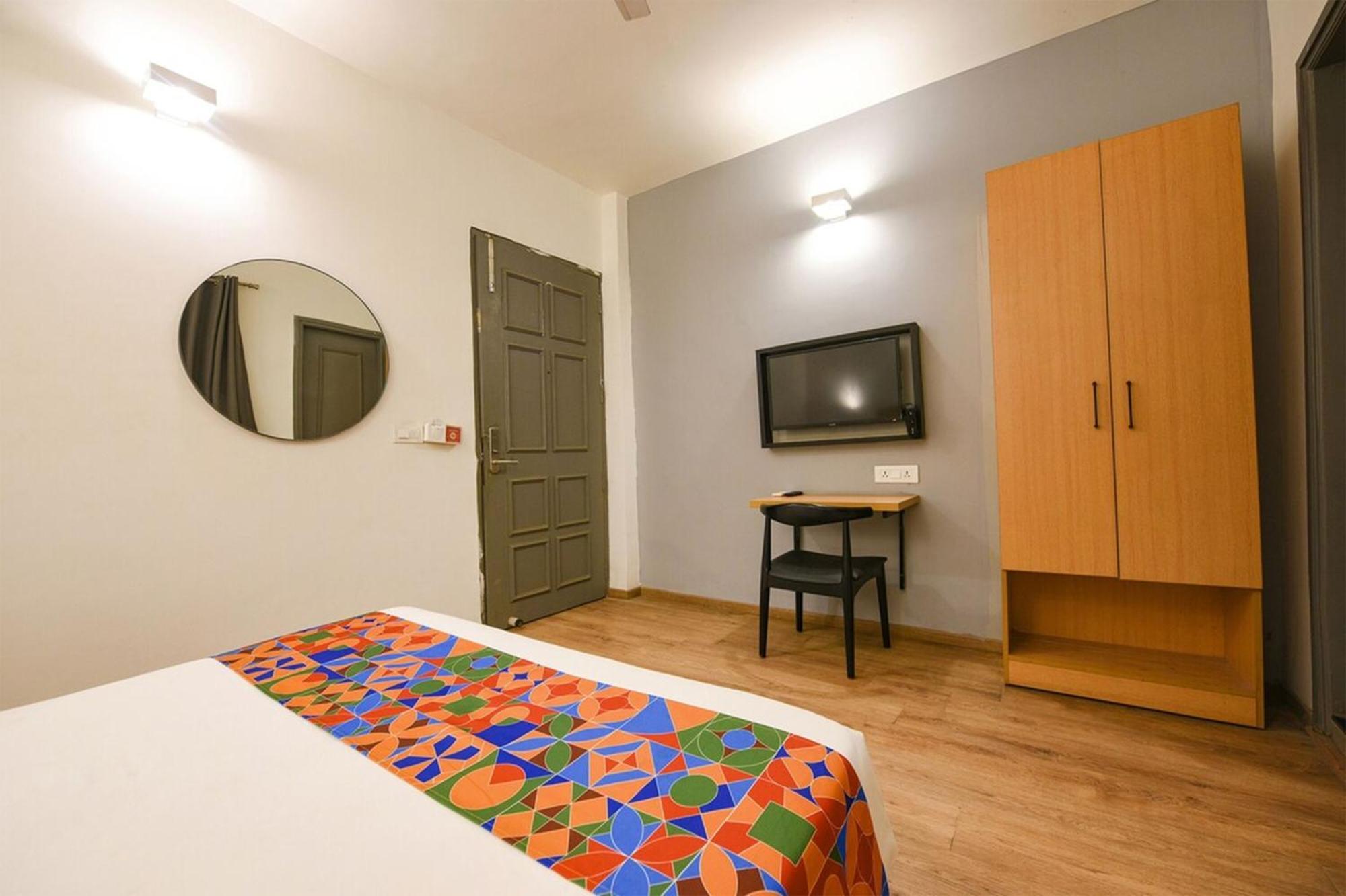 Hotel Crown Inn ฟารีดาบัด ภายนอก รูปภาพ