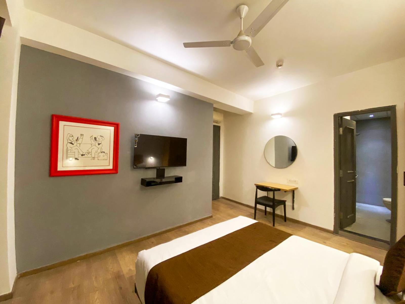Hotel Crown Inn ฟารีดาบัด ภายนอก รูปภาพ