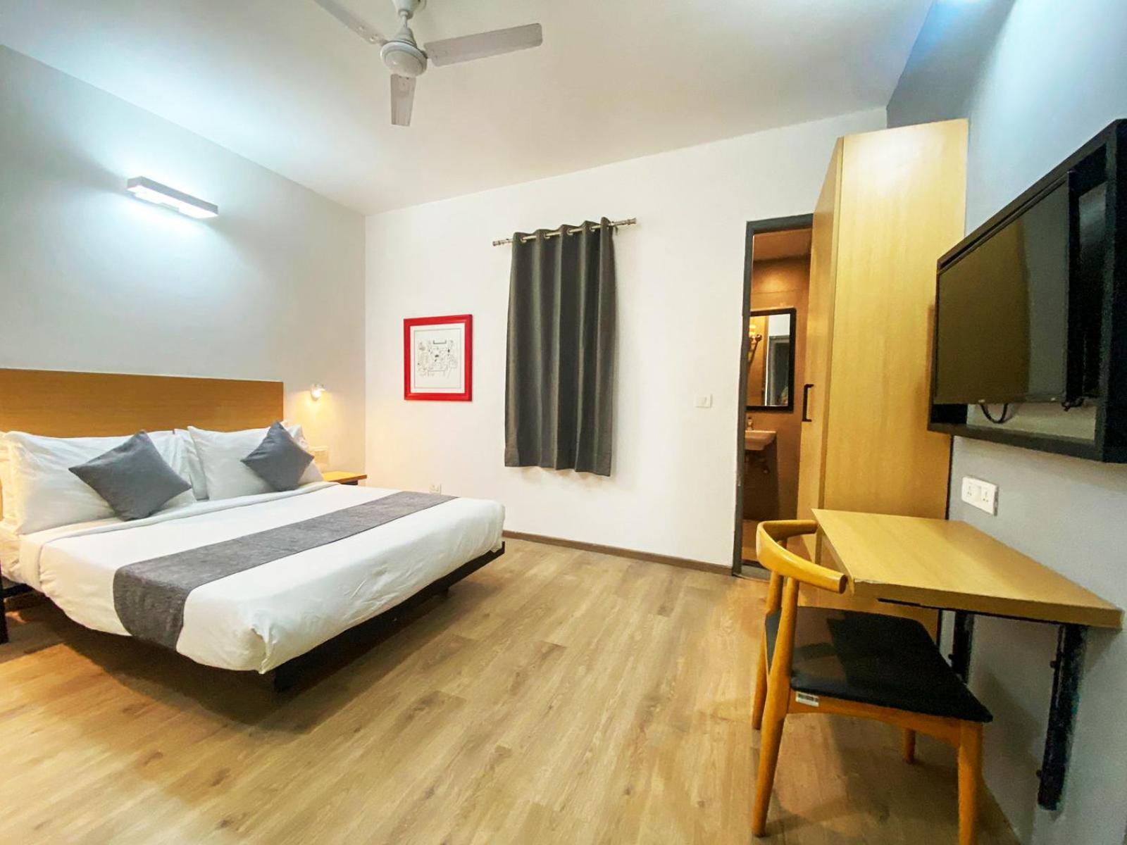 Hotel Crown Inn ฟารีดาบัด ภายนอก รูปภาพ
