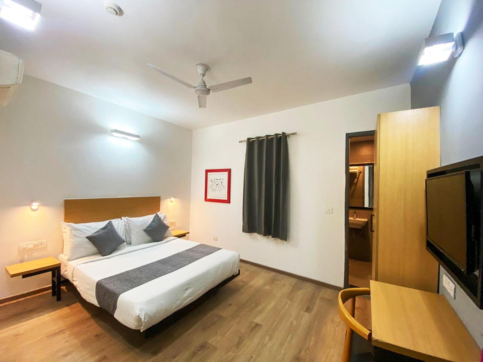 Hotel Crown Inn ฟารีดาบัด ภายนอก รูปภาพ